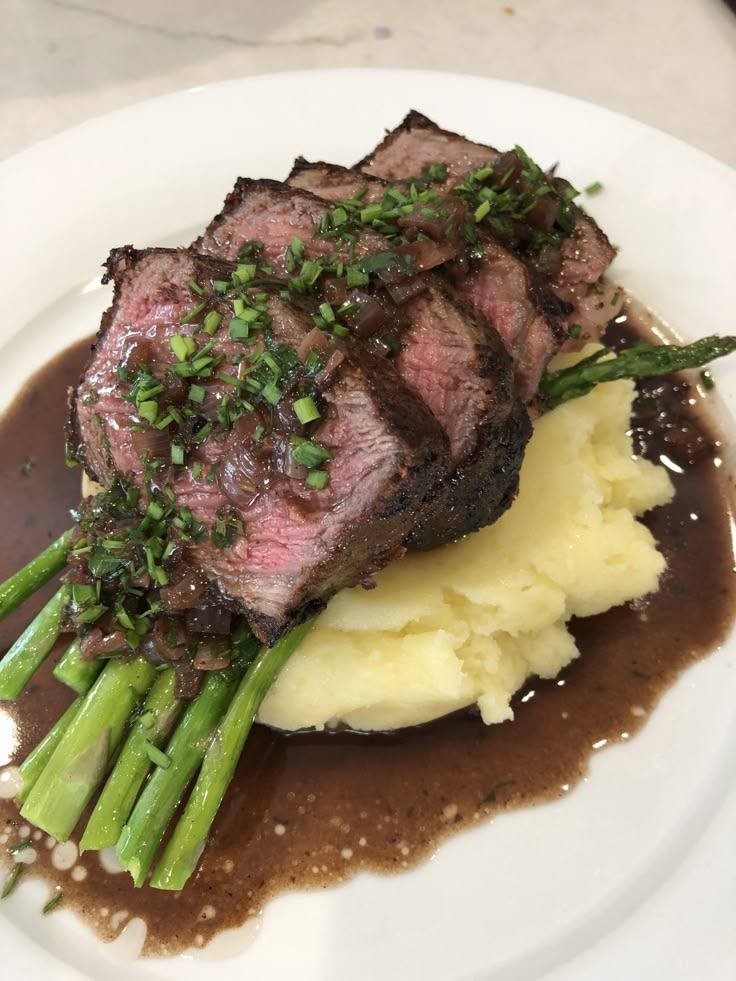 Elegant Steak with Red Wine Reduction 🥩🍷🥔🌱