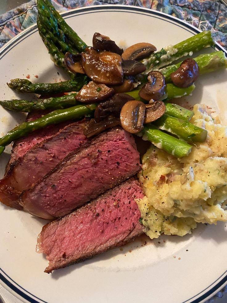 Steak Dinner Plate 🥩🍄🥔🌿