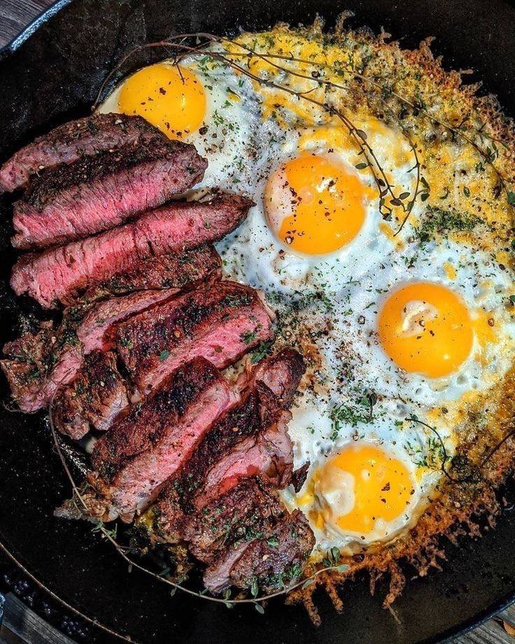 Cast Iron Steak & Crispy Cheddar Eggs 🥩🍳🧀🔥